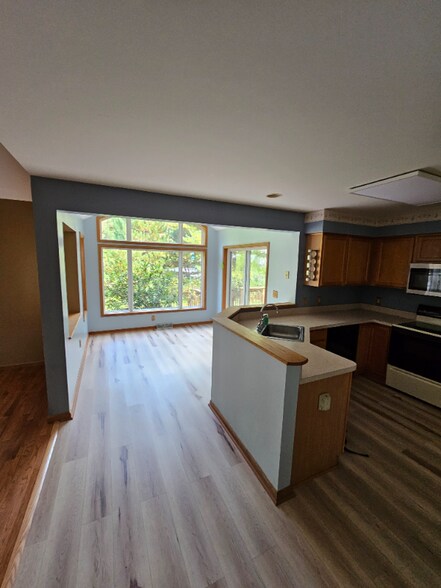 Building Photo - 120 Kayaderosseras Dr