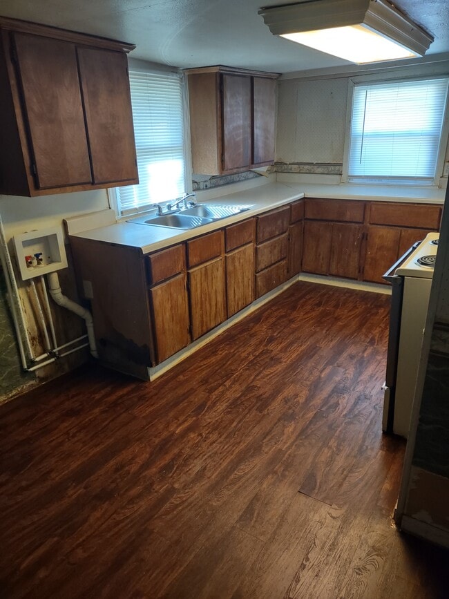 Building Photo - 2115 N Grace Ave