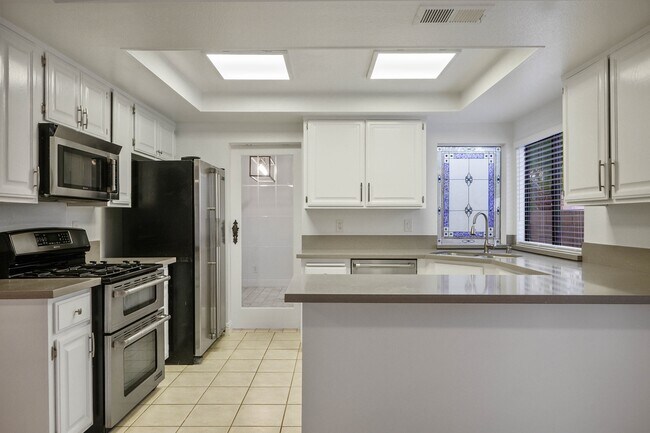 Building Photo - 9001 Feather River Ct