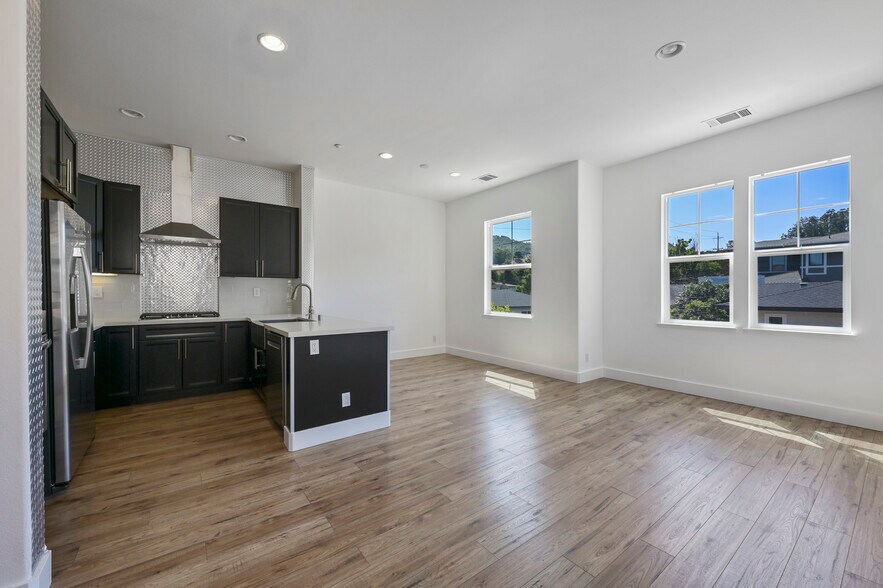 Building Photo - 12 Merrydale Ct