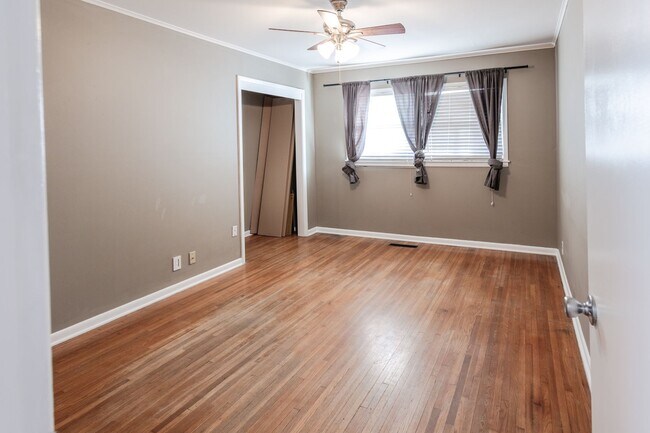 Building Photo - 3-Bed Midtown Home, Large Fenced Yard With Pool