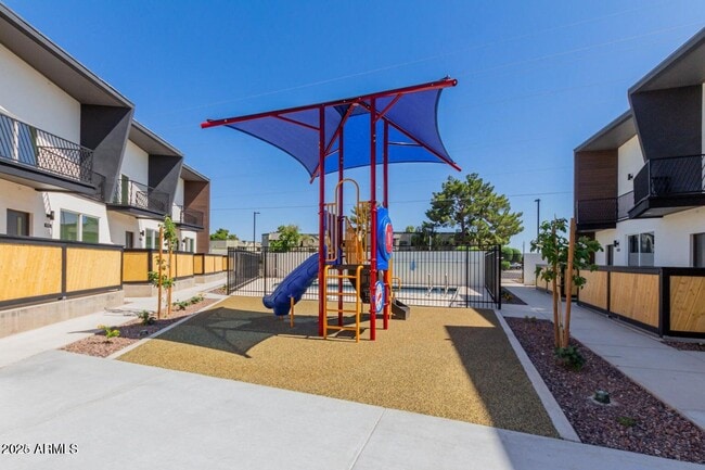 Building Photo - 3426 E University Dr