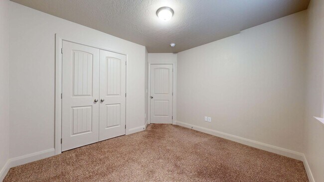 Building Photo - 3 Bedroom Cedar Bend Townhome