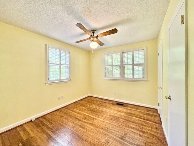 Building Photo - 505 Crestwood Dr