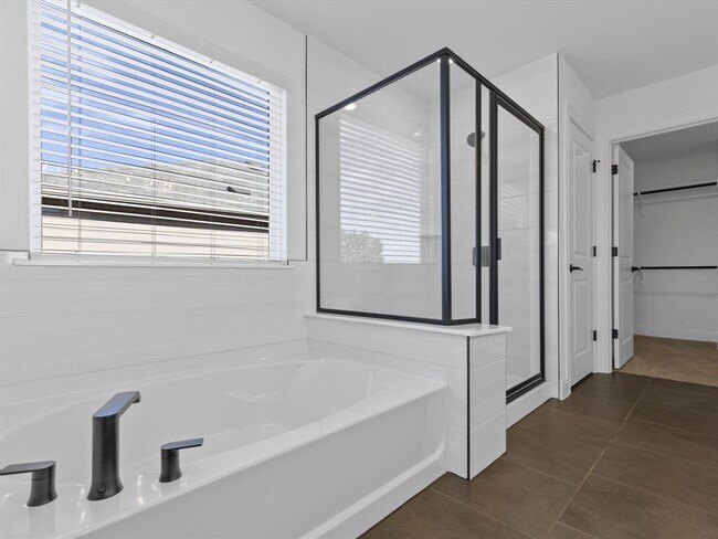 Building Photo - 633 Runnel Dr