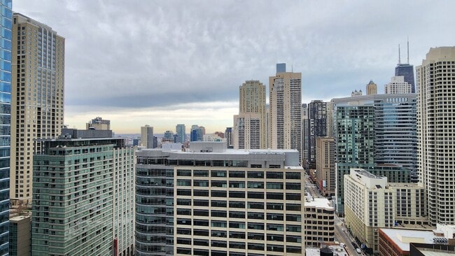 Building Photo - 300 N State St