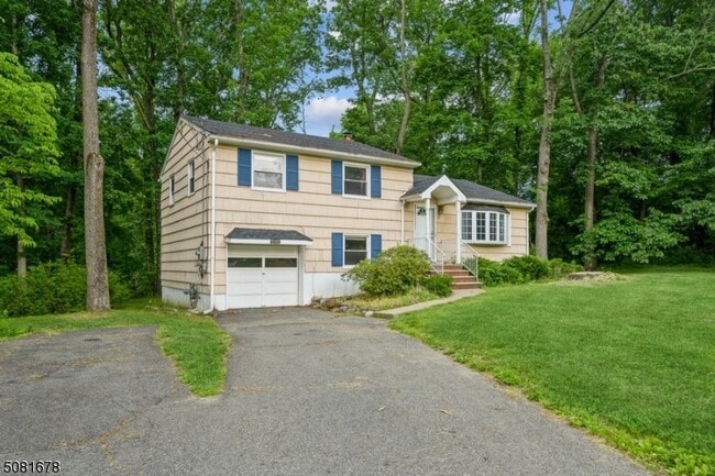 Building Photo - 42 Warren St