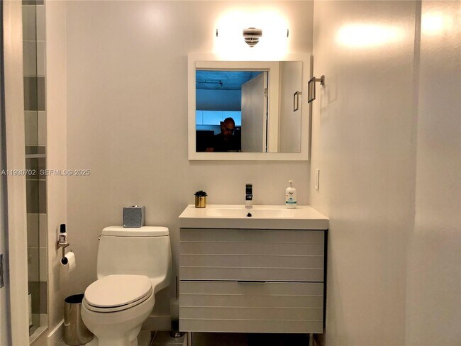 Building Photo - 1700 Meridian Ave