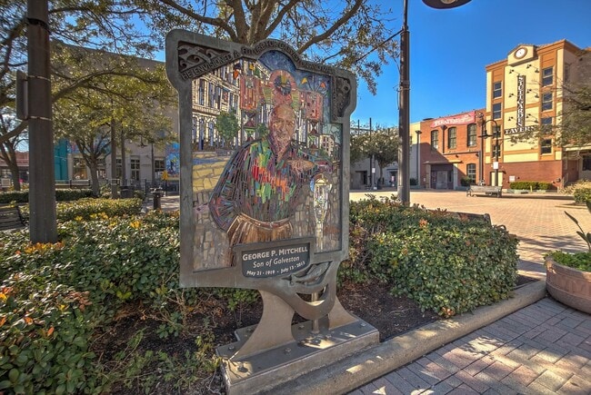 Building Photo - 2206 The Strand