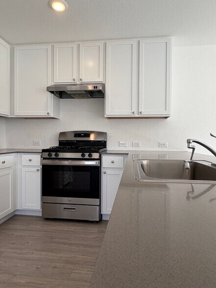 Building Photo - 20418 Onyx Ring
