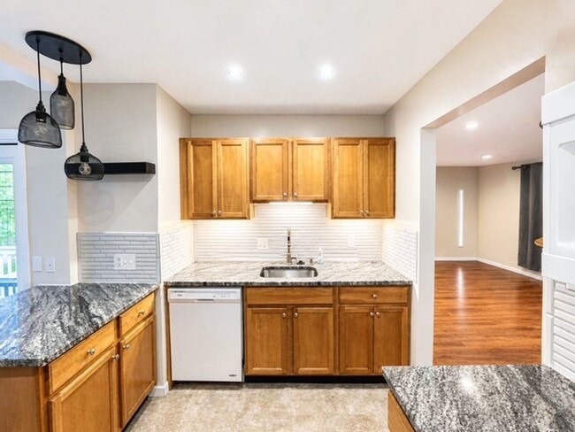 Building Photo - Brookhaven 4 Bedroom House with Deck