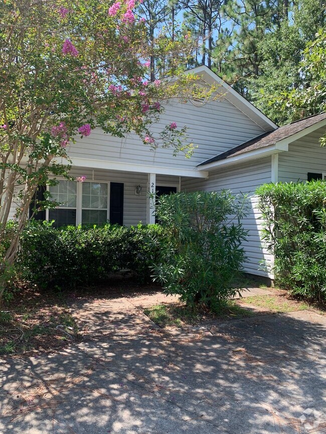 Building Photo - 3 Bedroom 2 Bath House on Charter Drive