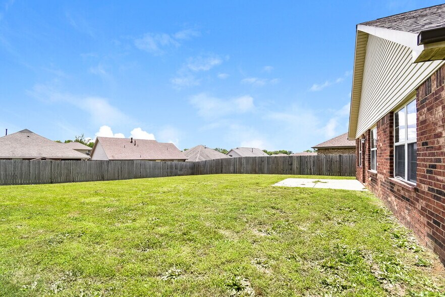 Building Photo - 8896 Willa Jean Cove