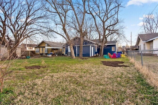 Building Photo - 520 E 17th Ave