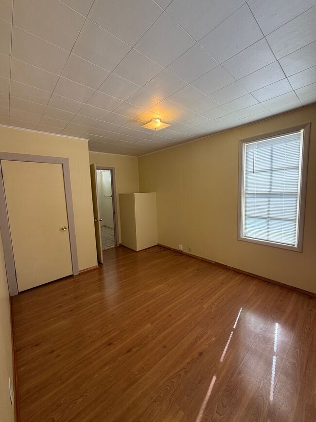 Building Photo - Hard to find 1 bdrm, 1 bath house close to OIT and Sky Lakes Medical Ctr