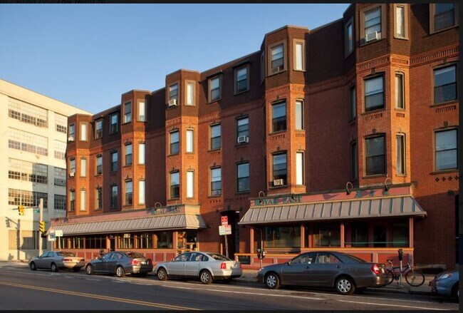 Primary Photo - 784 Main St