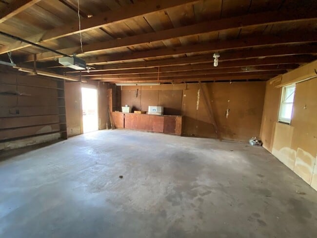 Building Photo - 3 Bed, 2 Bath Corner Lot in Tulsa!
