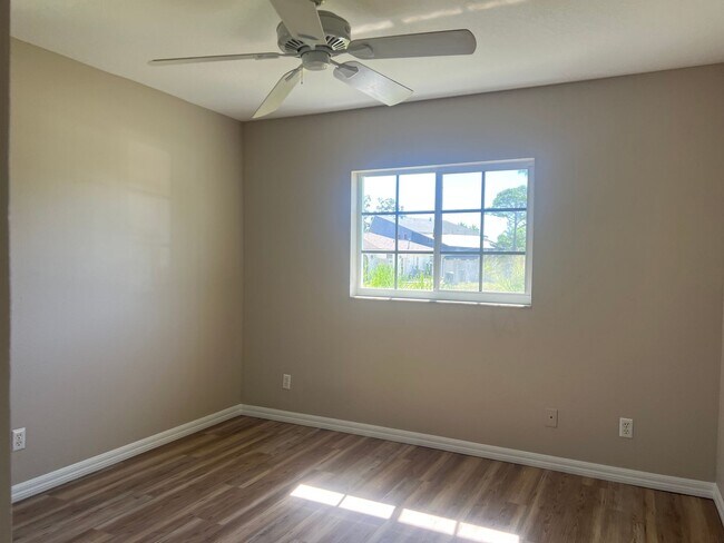 Building Photo - Available now! 3BR/2BA Single Family Home