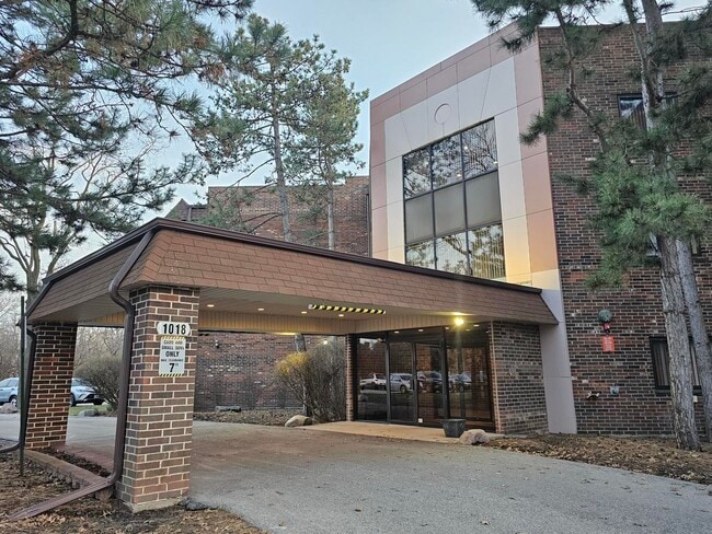 Building Photo - 1018 Castilian Ct