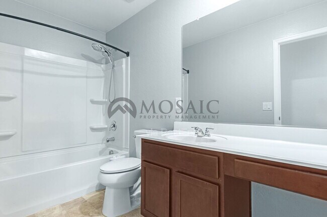 Building Photo - 1517 E Saint Catherine Ave