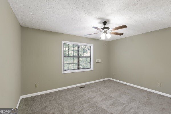 Building Photo - 114 Oak Cir S