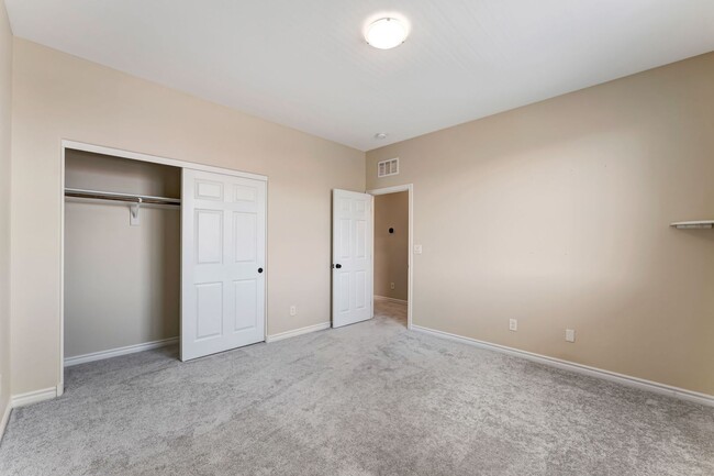 Building Photo - 4136 Midnight Crest Ave