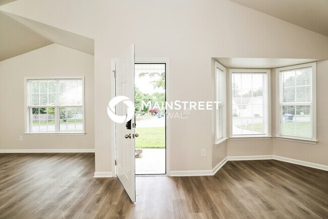 Building Photo - 3 Bedroom Pet-Friendly Home in GREENSBORO,...