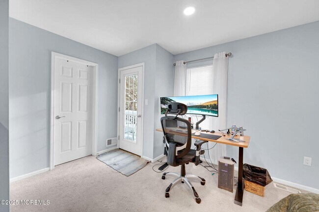 Building Photo - 33 S Pointe Cir