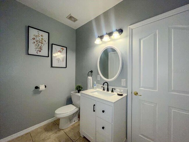 Building Photo - 241 Vista Loop