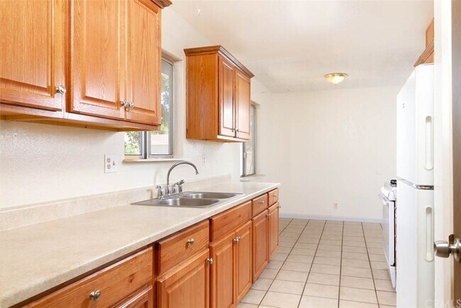 Building Photo - 1257 Rosekrans Dr