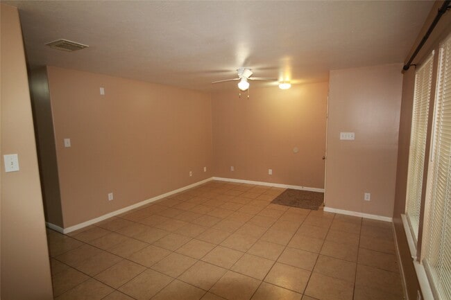 Building Photo - 6418 Mountain Pines Ln