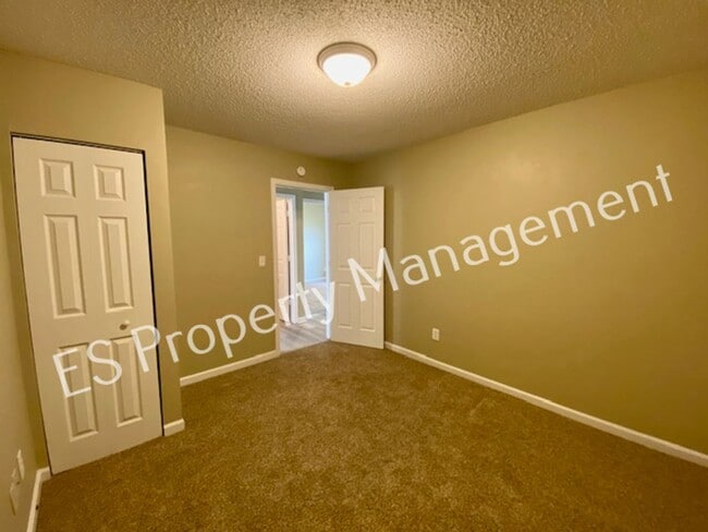 Building Photo - Wonderful 3 Bedroom 2 Bath Ranch Home in Lawrence Township!