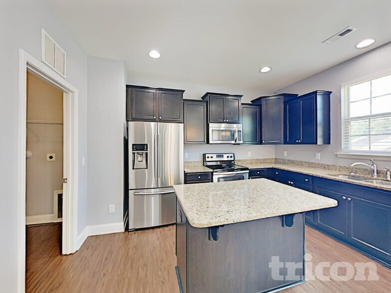 Building Photo - 163 Green Willow Dr