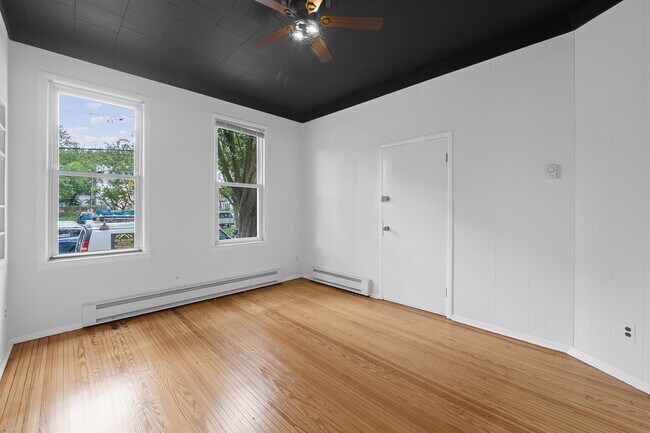 Building Photo - 342 Bramhall Ave