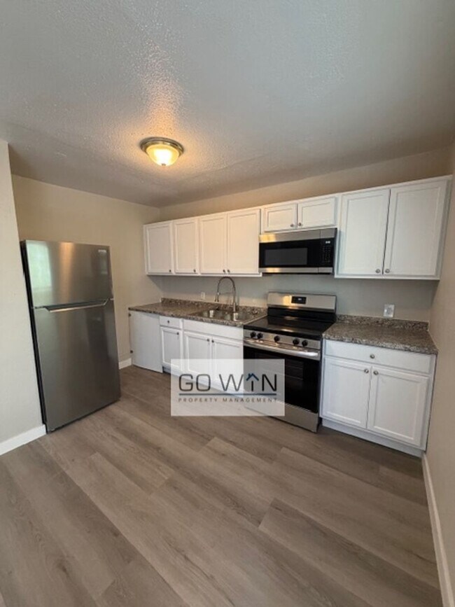 Building Photo - 1537 W Pierce St