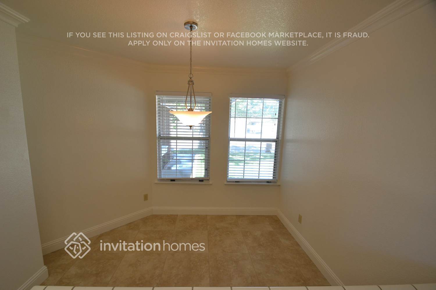 Building Photo - 9417 Soaring Oaks Dr
