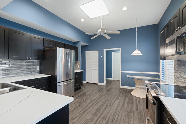 Building Photo - 582 Montevina Dr