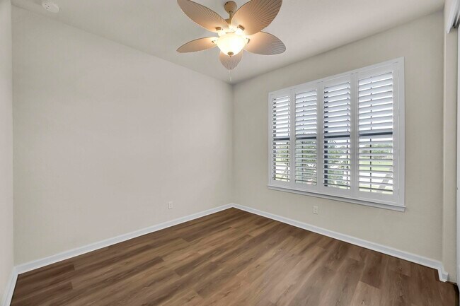 Building Photo - 680 SE Villandry Way