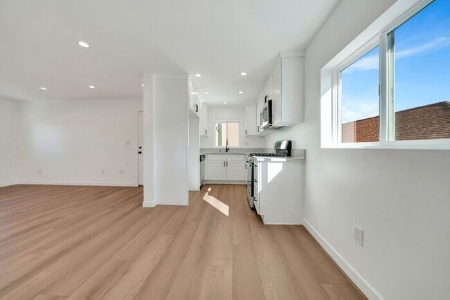 Building Photo - Move-In Ready Luxury: A Flawlessly Upgraded Sunland Retreat