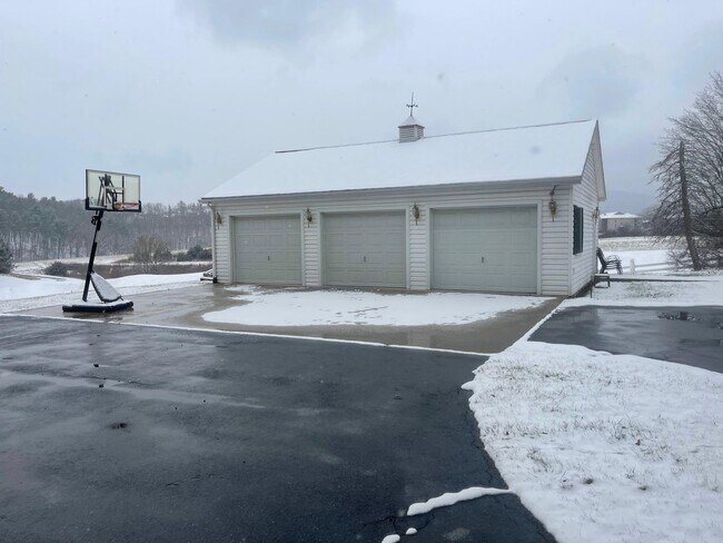 Building Photo - 2841 Bloomer Springs Rd