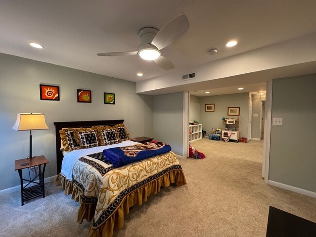 Building Photo - Fantastic 5 Bed 5.5 Bath Single Family Hom...