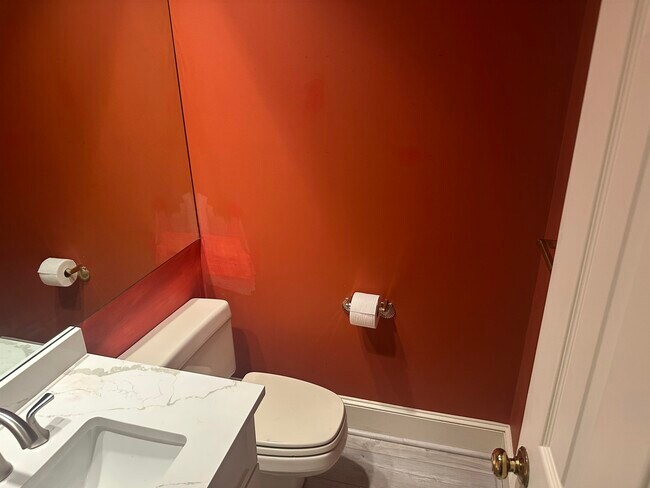 Building Photo - 579 Sagamore Ave