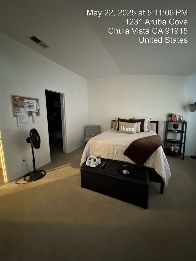 Building Photo - FOR RENT – Modern Townhome in Eastlake