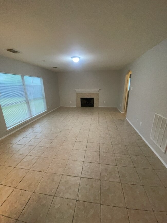 Building Photo - 20911 Southvine Ct