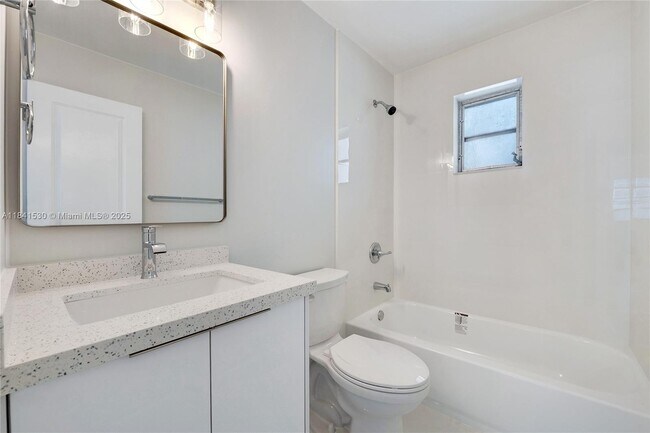 Building Photo - 3334 SW 24th St