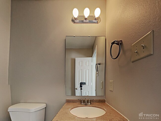 Building Photo - 2376 Bridlewood Dr