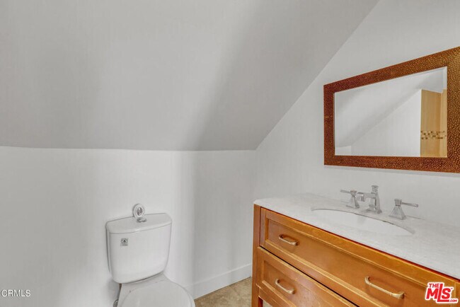 Building Photo - 1492 W 28th St