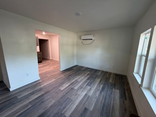 Building Photo - 410 W Lincoln Ave