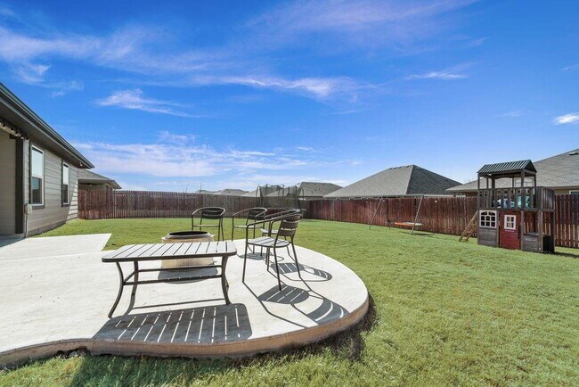 Building Photo - "Energy-Efficient 4-2 Home with Designer Finishes and a Spacious Backyard Retreat!"