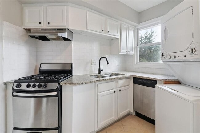 Building Photo - 2477 N Decatur Rd